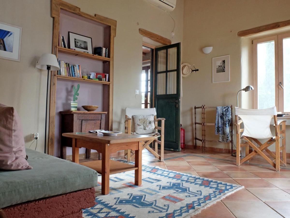 To The Garden Guest House Angairia Bagian luar foto