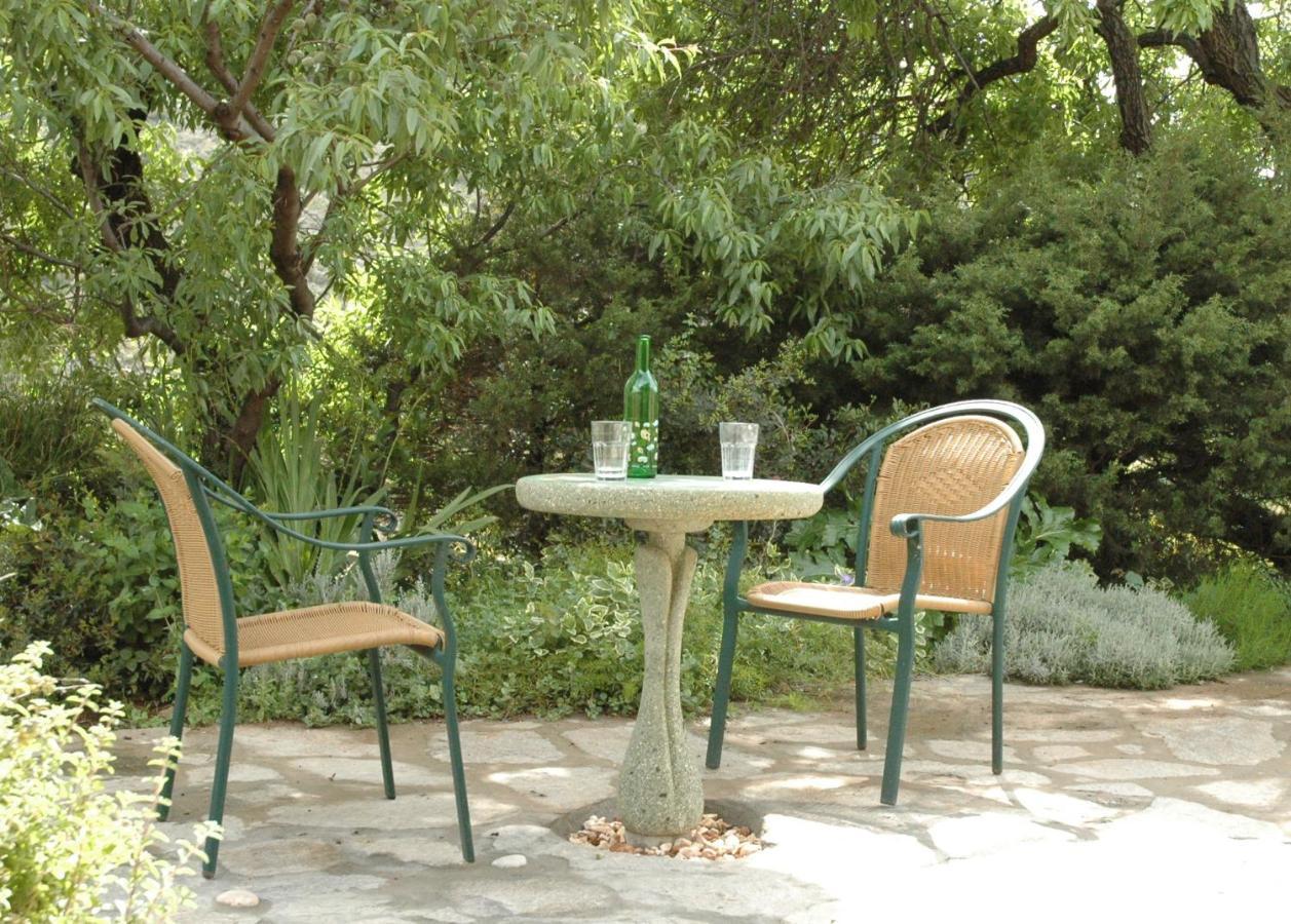 To The Garden Guest House Angairia Bagian luar foto