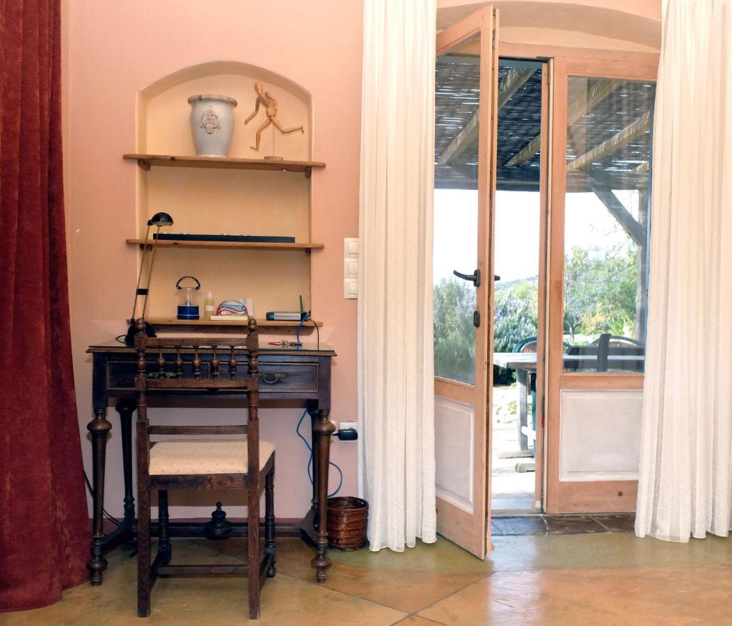 To The Garden Guest House Angairia Bagian luar foto