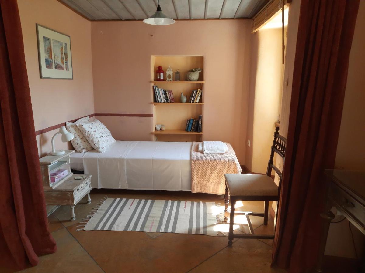 To The Garden Guest House Angairia Bagian luar foto