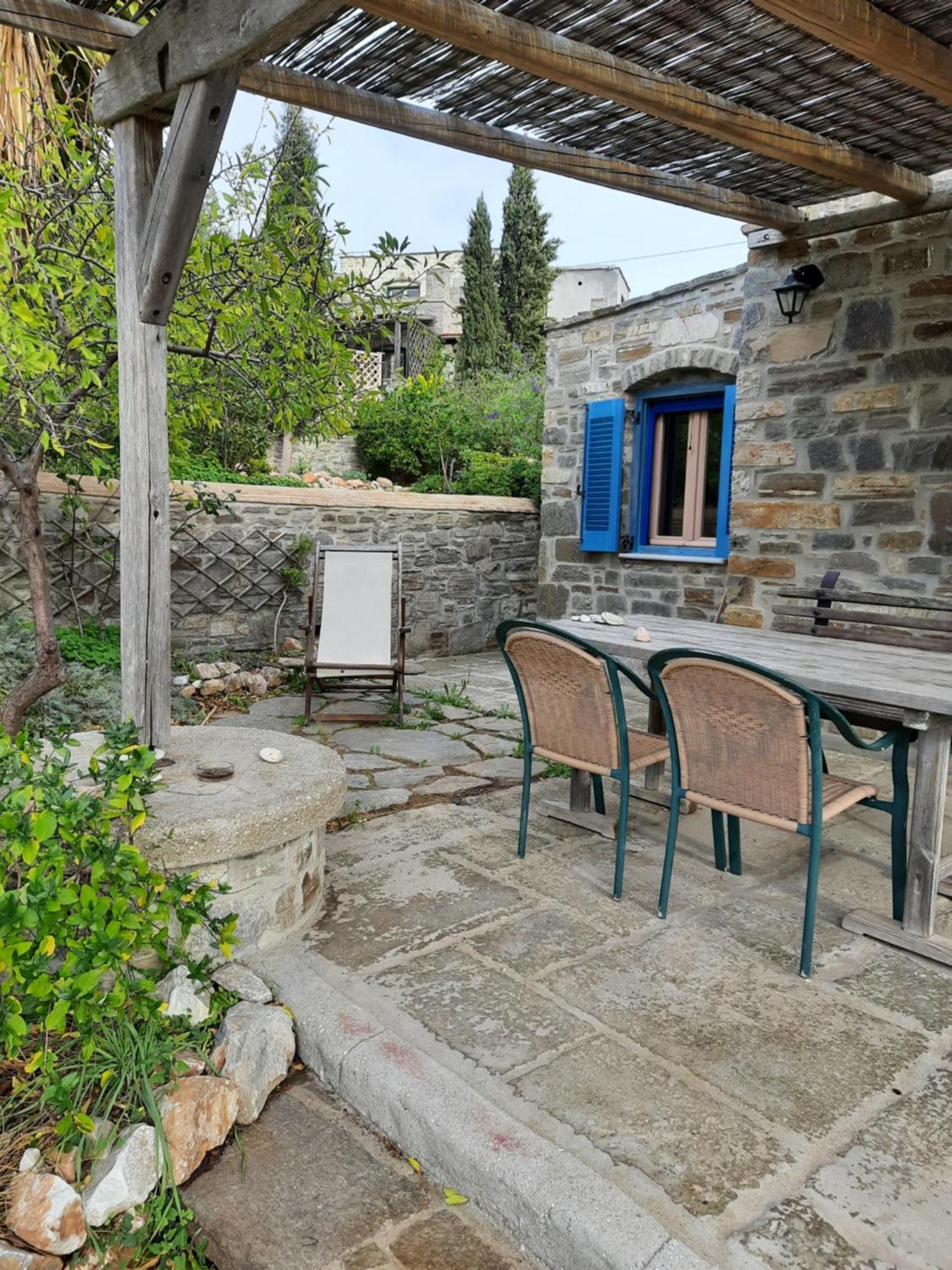 To The Garden Guest House Angairia Bagian luar foto