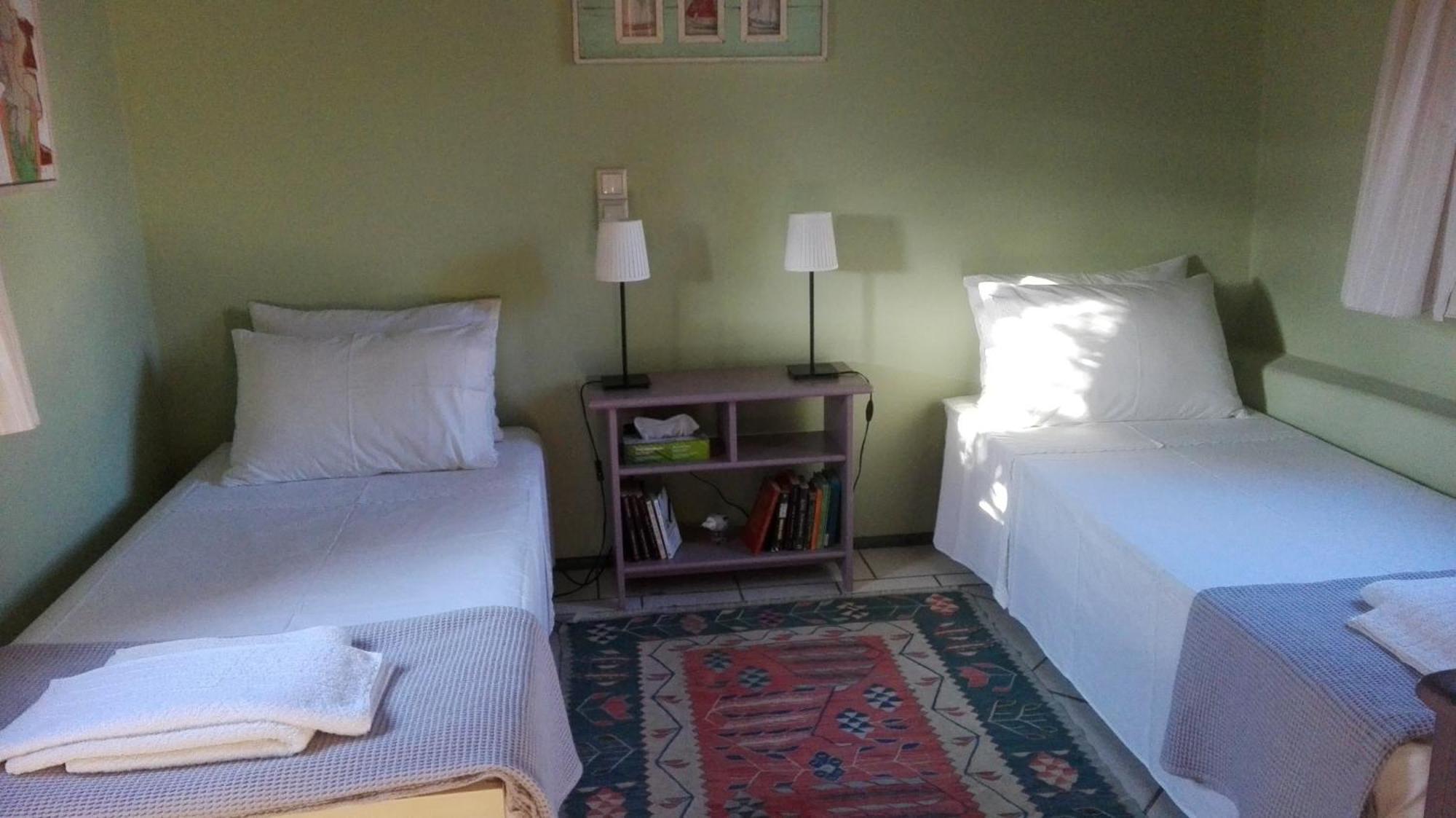 To The Garden Guest House Angairia Bagian luar foto