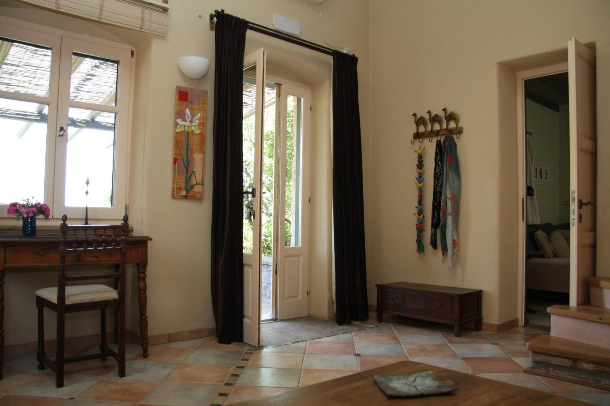 To The Garden Guest House Angairia Bagian luar foto