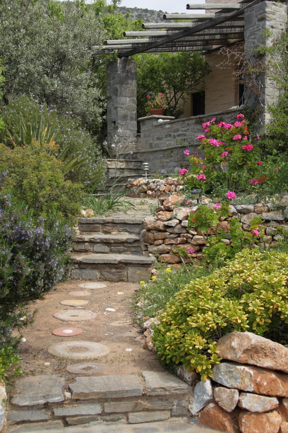 To The Garden Guest House Angairia Bagian luar foto