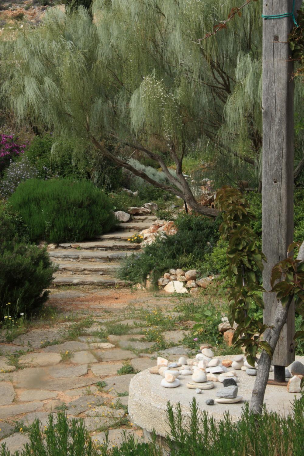 To The Garden Guest House Angairia Bagian luar foto